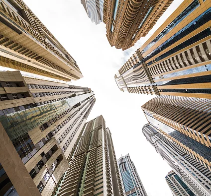 الأبراج الشاهقة والمنشآت الفندقية